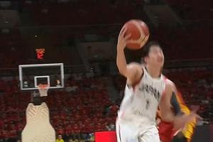 4犯了！高诗岩又被对手突破防线 完全失位再次犯规送2+1