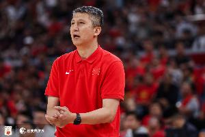 解说：中国男篮本来就该是有这个实力的 为什么打日本发挥不出来