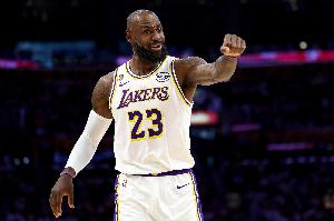 记者：NBA多队备好运作预案 全联盟静候詹姆斯决定