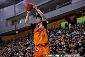 上赛季三分命中率48.4%！偰李永炜生涯首次入选中国男篮集训队
