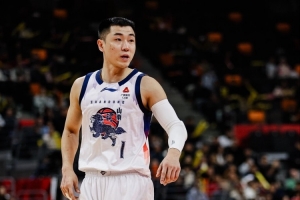上季场均8.7分5.2助1.8断 媒体人：山东向高诗岩开出两年顶薪合同